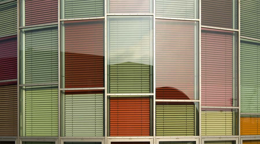 Modelos de cortinas e persianas: como escolher as cores